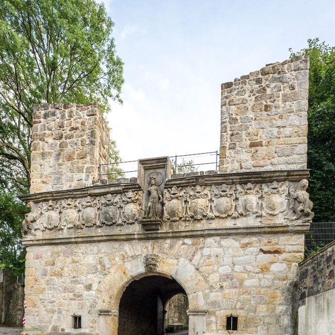 Überreste des Tores der Burg Tecklenburg. Heute ist dies der Eingang zum Theater. (vergrößerte Bildansicht wird geöffnet)